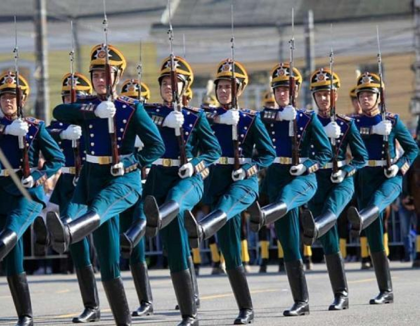 Волжский военкомат набирает в Президентский полк