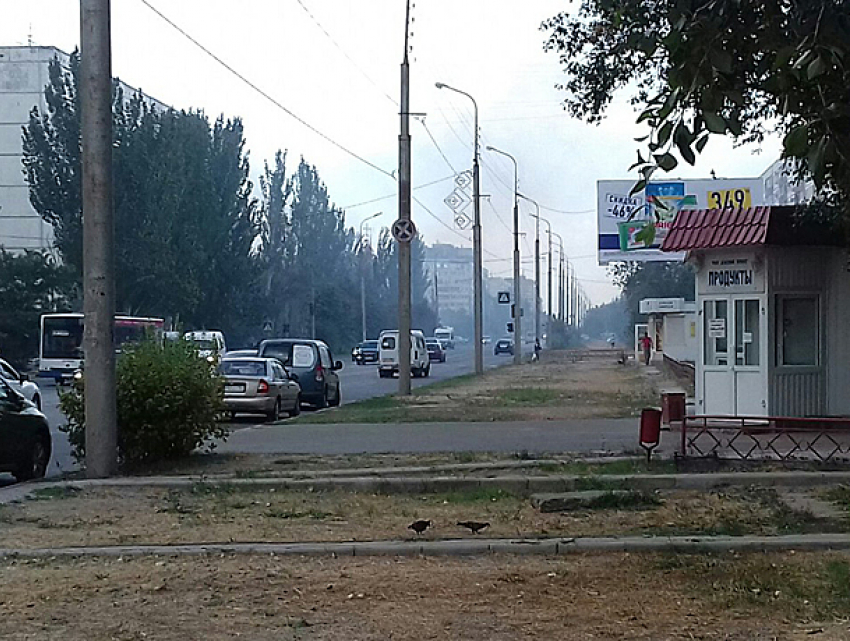 Пожар разгорелся рядом с храмом Серафима Саровского в Волжском 