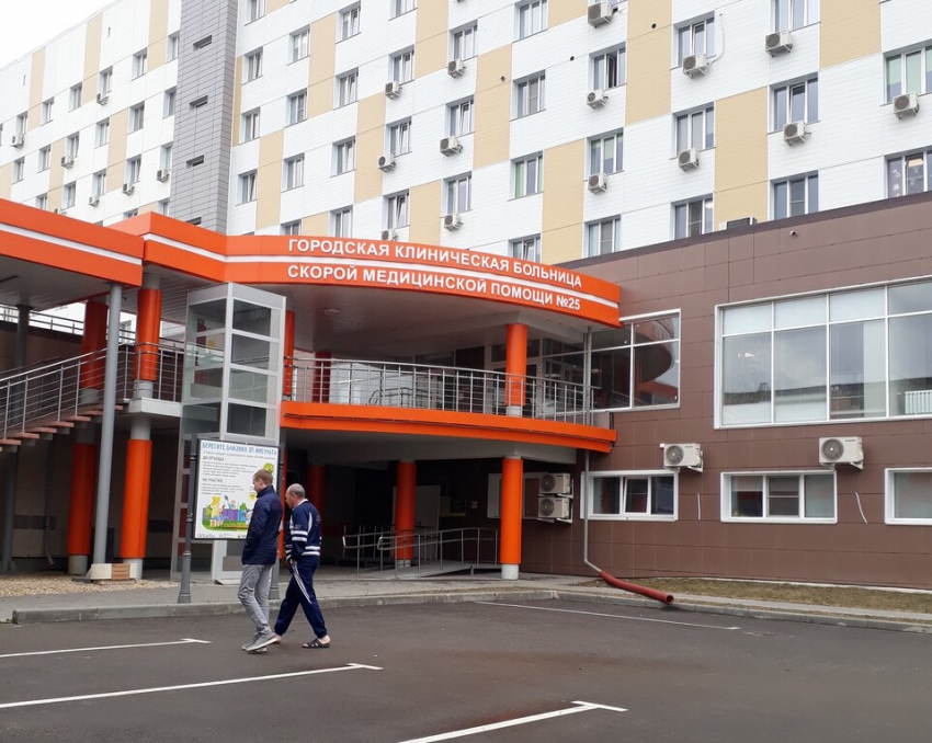 С девятого этажа больницы выпал 52-летний пациент в Волгограде: подробности ЧП