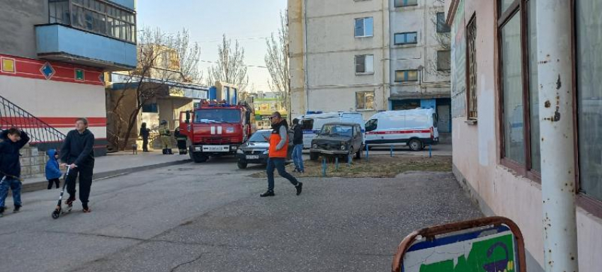 Все огорожено, внутрь не пускали: в Волжском ЧП на Мира попало на видео