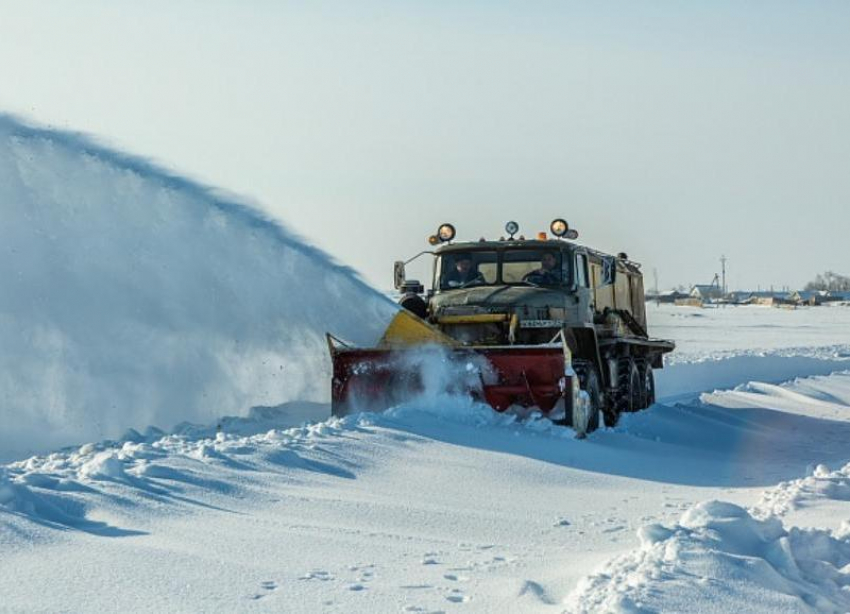 Более 1,5 тысяч тонн песко-соляной смеси использовали для обработки трасс Волгоградской области