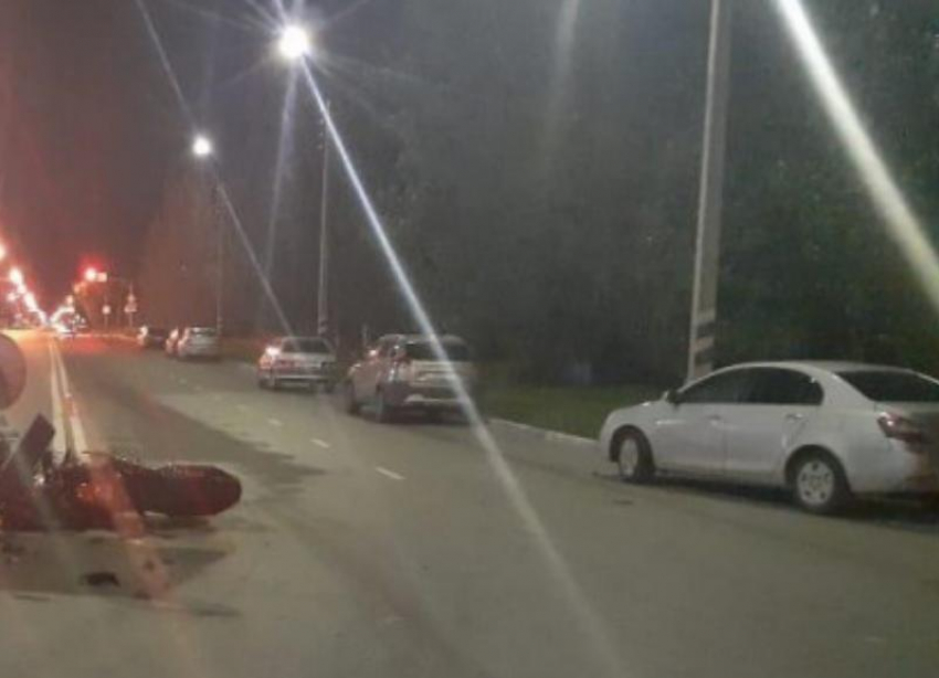 В Волжском водитель мотоцикла попал в больницу после столкновения с иномаркой