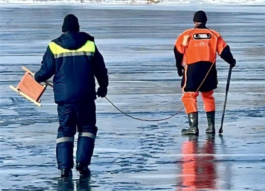 В Волжском бдительность спасателей предотвратила возможную трагедию на льду