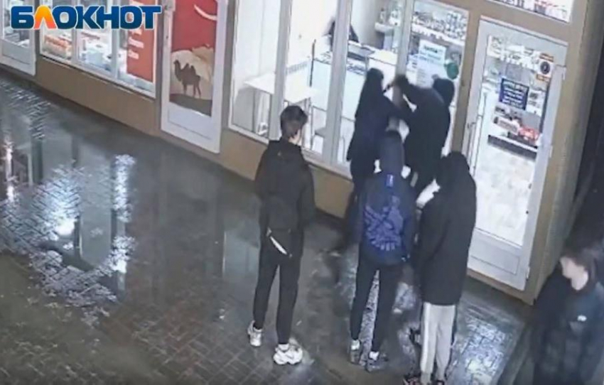 Перерезал горло подростку: жестокого убийцу осудили в Волгограде