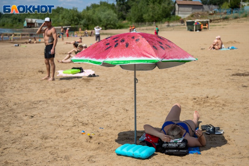 Волжане не любят принимать солнечные ванны на городском пляже