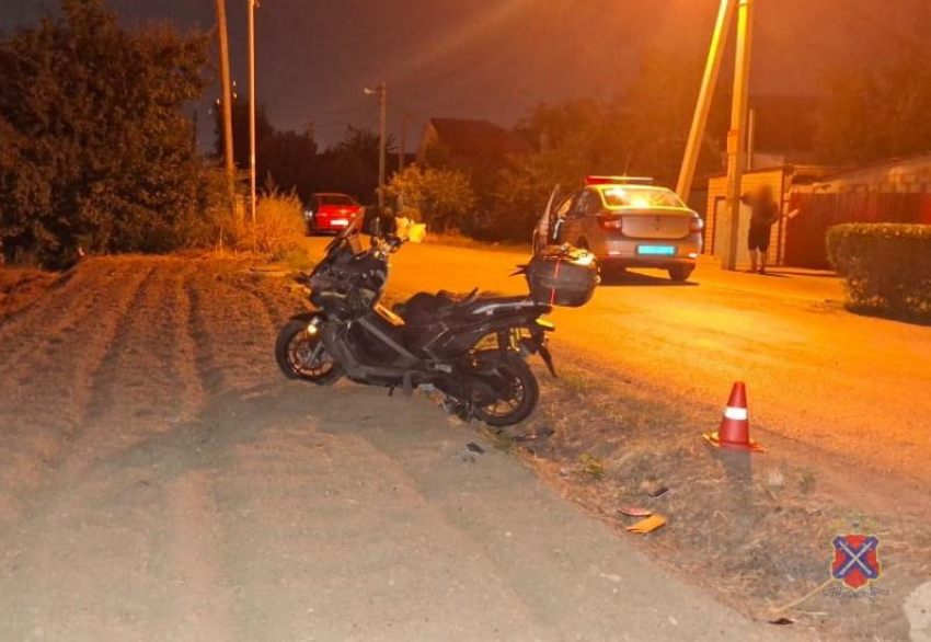 В Волжском водитель без прав отправил мотоциклиста в больницу