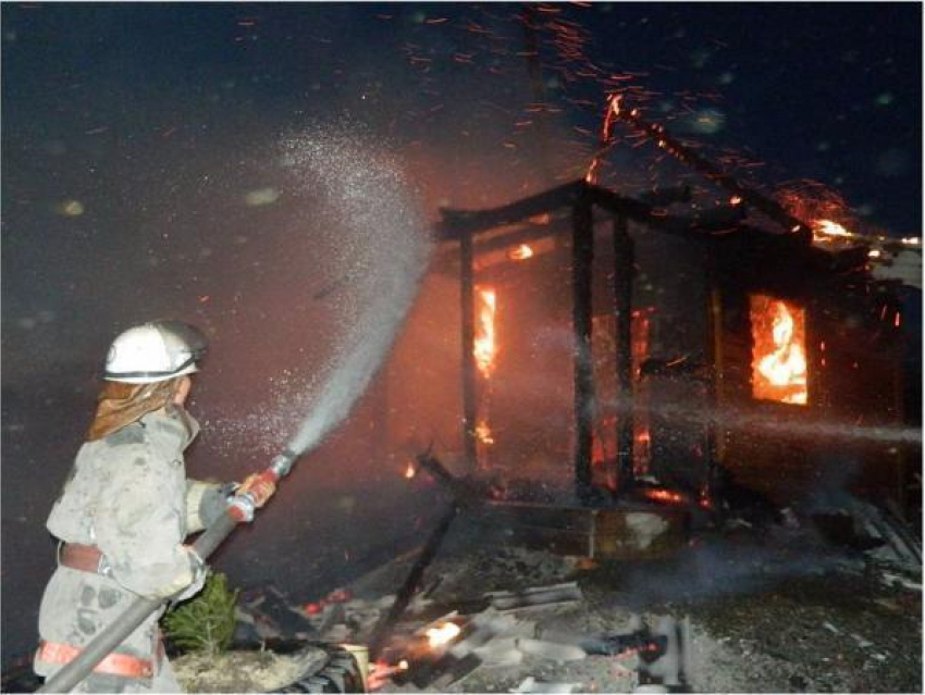 В Среднеахтубинском районе в садоводческом товариществе «Опытник-3» горел частный дом