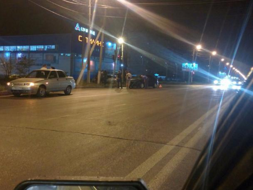 Mazda и «двенадцатая» столкнулись на «пустой» дороге в новой части Волжского