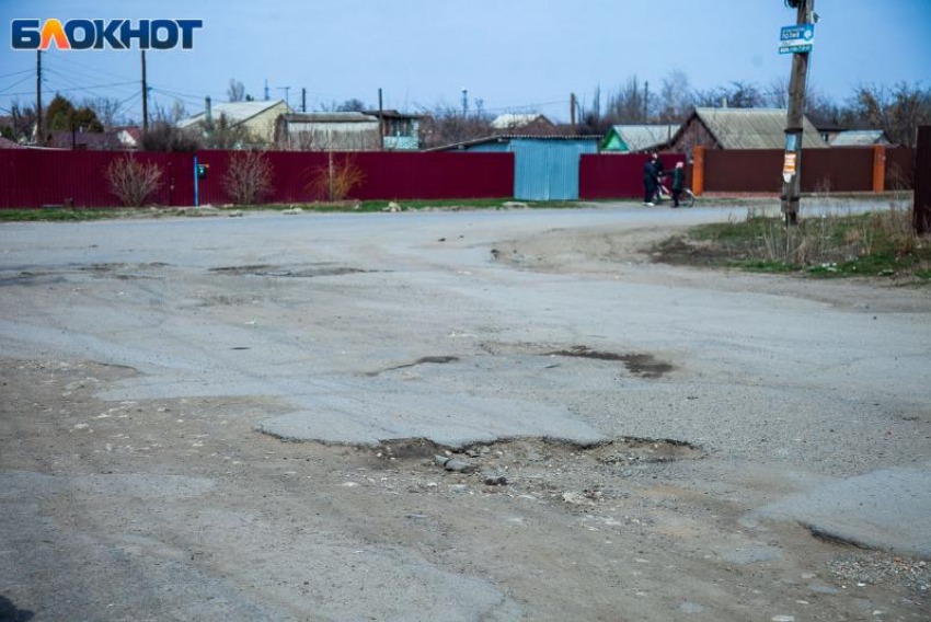 Три бесхозные дороги потребовали взять на баланс и починить администрацию Волжского