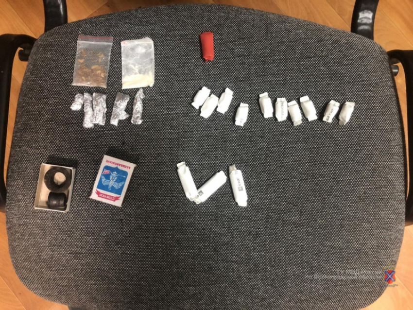 В Волжском задержали трех мужчин, подозреваемых в сбыте наркотиков