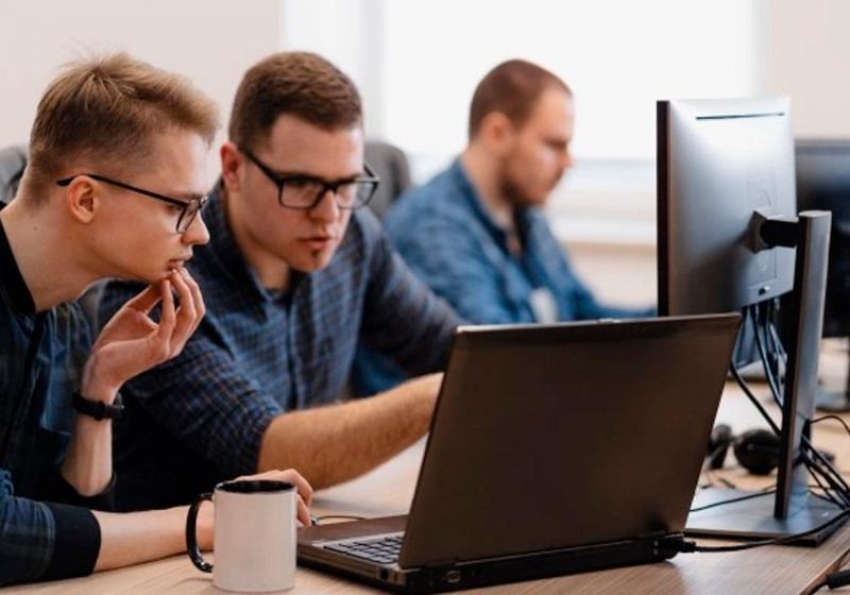 Зарплата 100 000 рублей. Требуется программист на «Молсыркомбинат-Волжский»