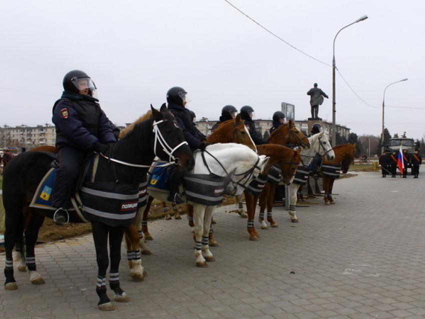 Волжская полиция отметила юбилей в центре города