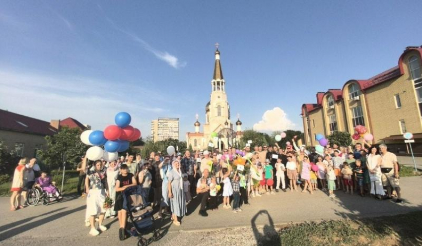 В Волжском прошли праздничные мероприятия в рамках Всероссийского парада семьи
