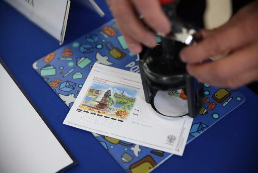 Из Волгоградской области по стране разлетятся 45 тысяч памятных карточек FIFA 2018