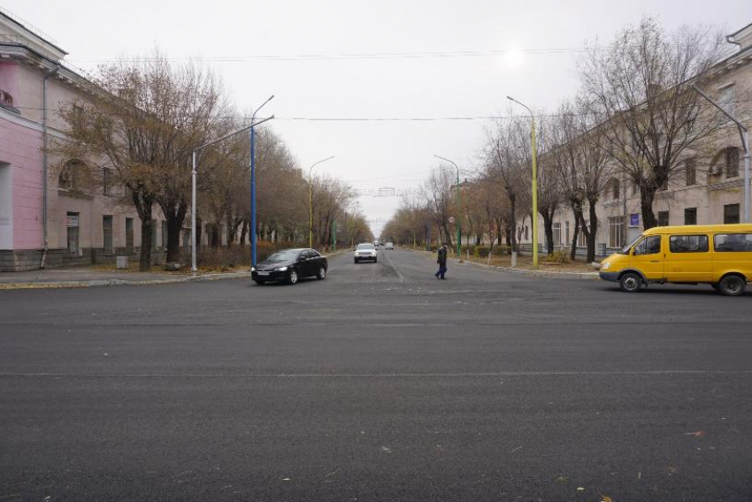 На ремонтируемом участке проспекта Ленина в Волжском приступят к асфальтированию