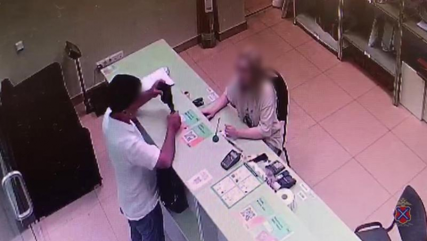 Волжская полиция поймала курьера, обчистившего пенсионерку на 600 тысяч