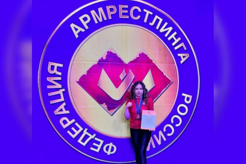 Бронзовый призер страны по армрестлингу живет в Волжском