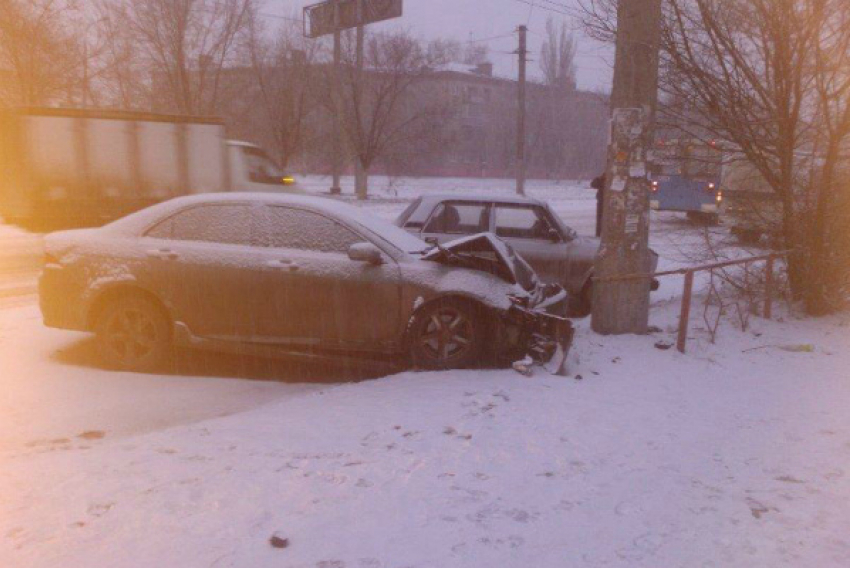 15-летняя волгоградка попала в ДТП на угнанном авто