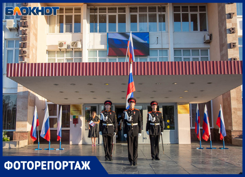 Волжский отметил День Государственного флага: яркий фоторепортаж