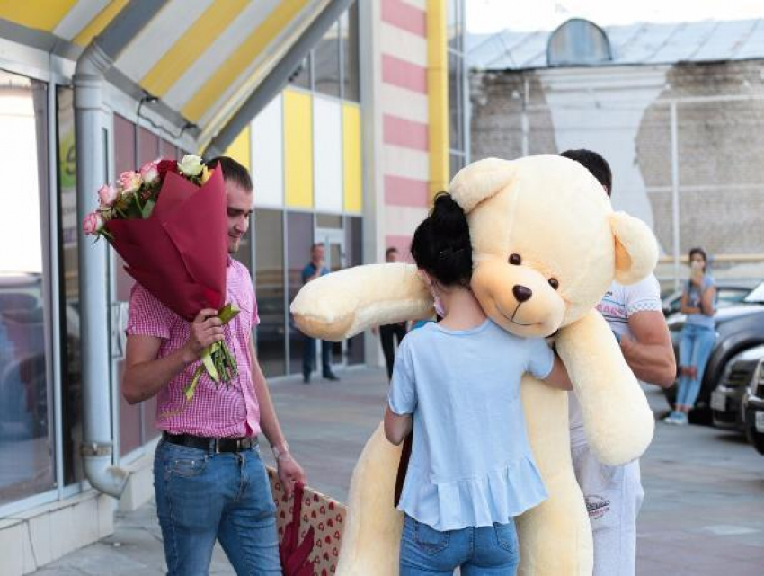 Волжане помогли парню устроить романтический флешмоб, чтобы помириться с девушкой