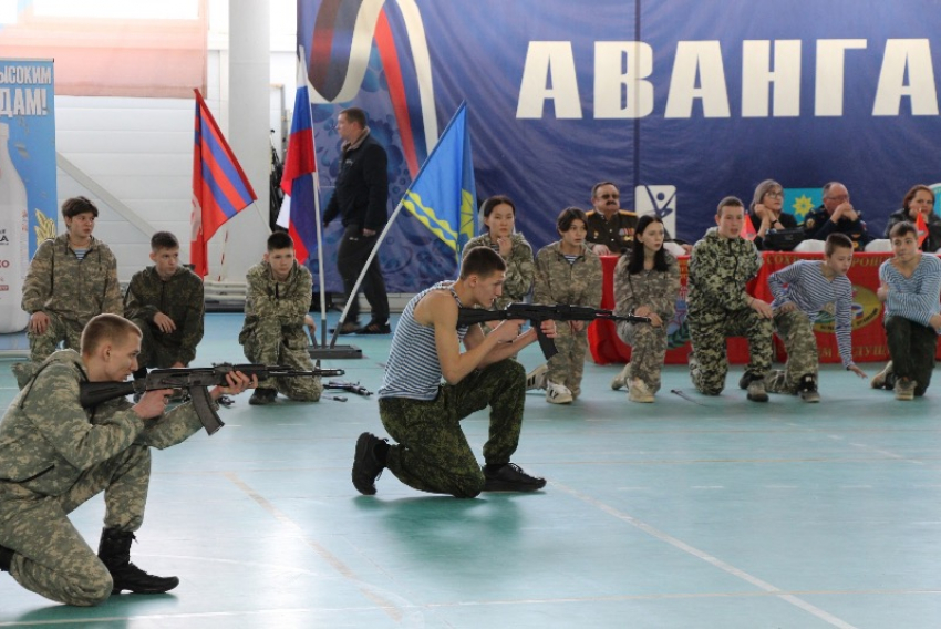 В Волжском состоялся фестиваль военно-патриотических и молодежных организаций