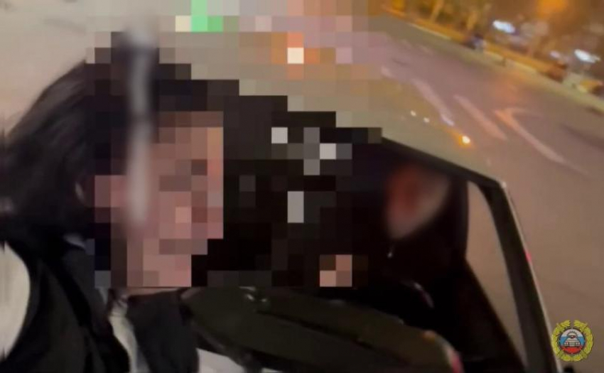 Волжский «гонщик» без прав прокатил подругу на капоте и лишился машины