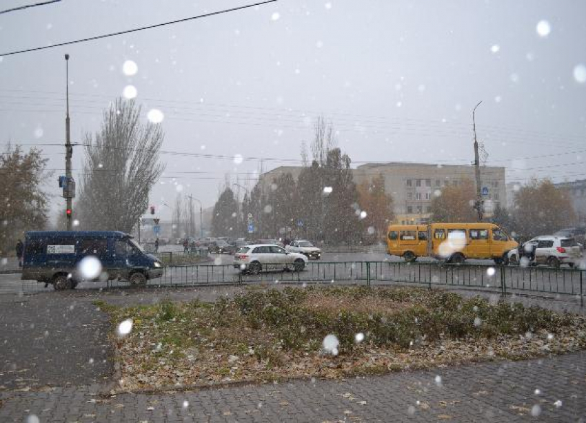 Неделя в Волжском будет прохладной и снежной