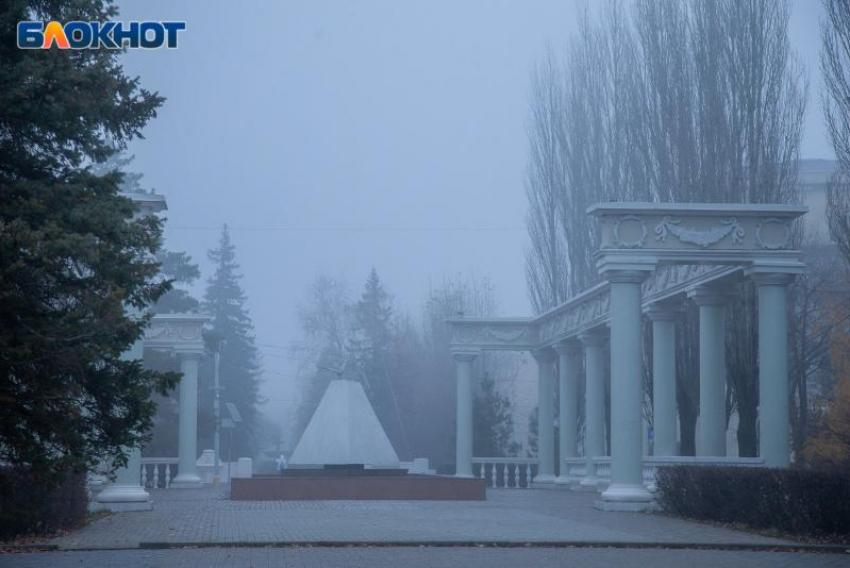 На гарь и повсеместное задымление жалуются в Волжском