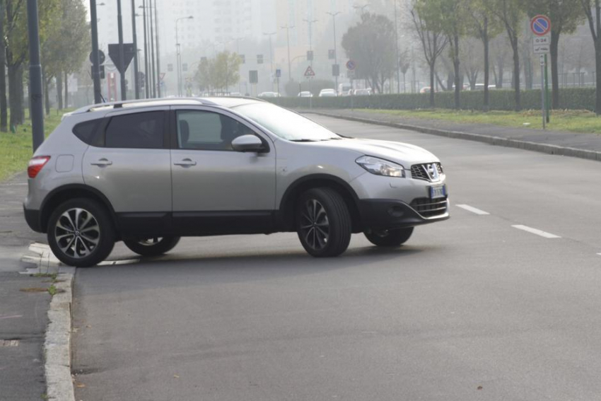 На севере Волгограда под колесами внедорожника погиб 77-летний пенсионер