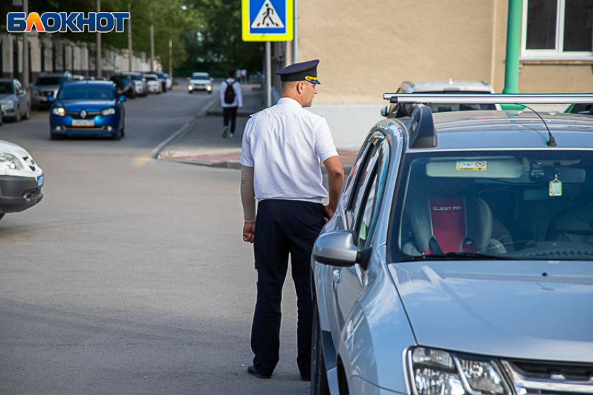 Пьяная женщина не справилась с управлением и врезалась в бетонное ограждение