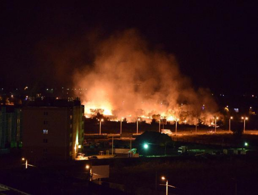 Судный день продолжается: новый пожар распространился с новой силой в Волжском