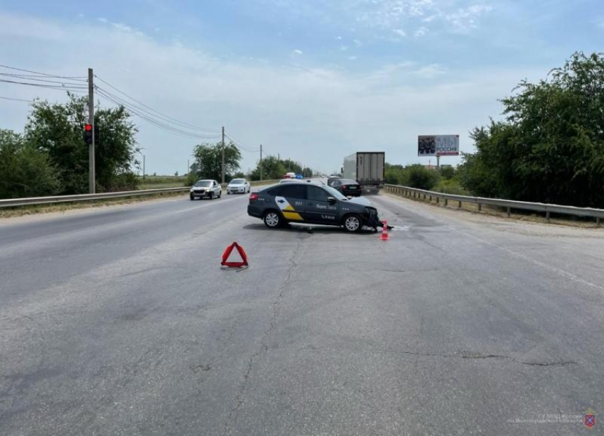 Автоледи в больнице: чем закончилась авария на перекрестке в Волжском