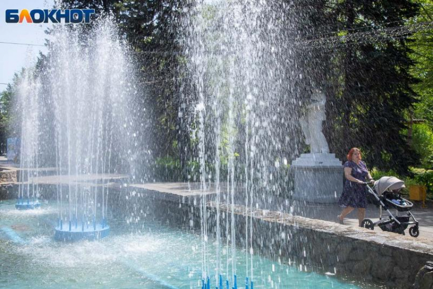 Волжанам запретили купаться в жару в фонтанах
