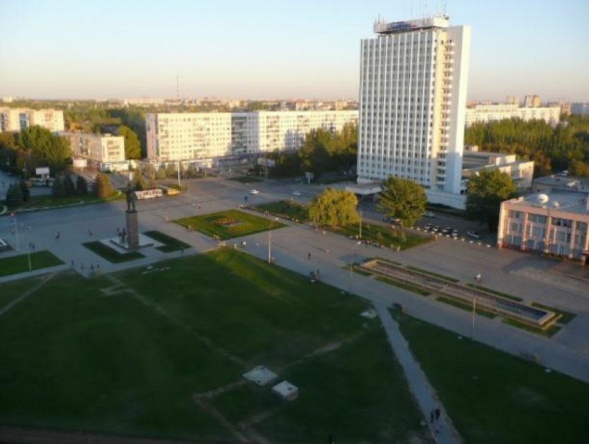 Почти 1,5 миллиона рублей заплатит парк «Волжский» за красивый газон на его территории