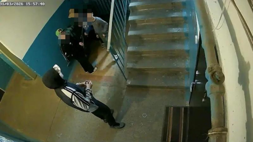 Дети сломали велосипед в подъезде Волжского: женщина ищет виновных