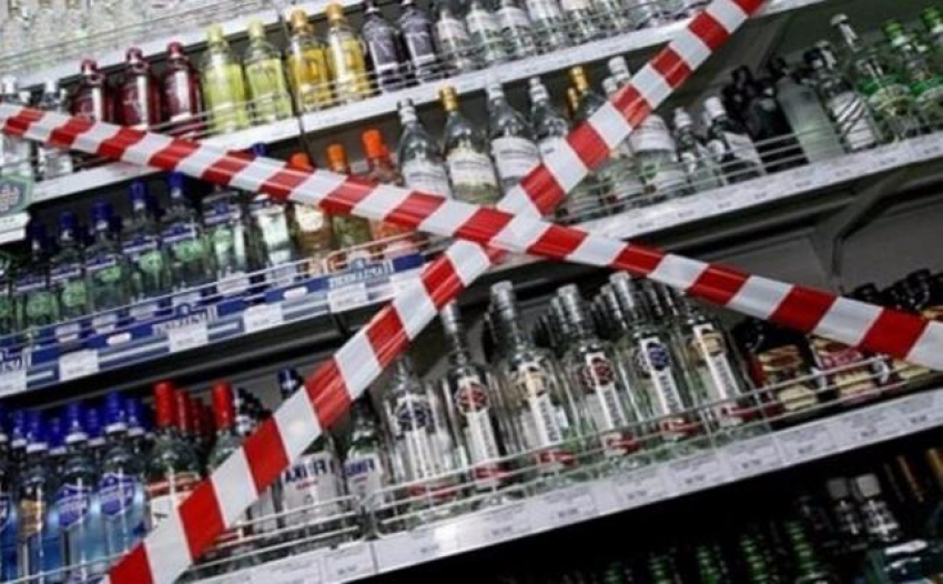 Продажа нелегального алкоголя обнаружена в центре Волжского