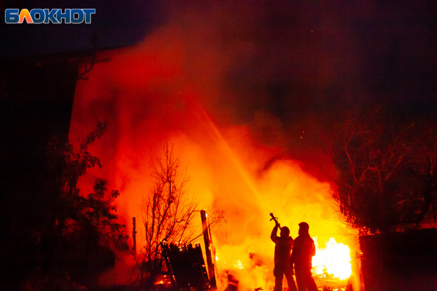 На территории Волжского продолжаются возгорания: подробности о пожаре на острове Зеленый