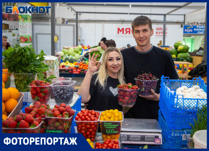 ТЦ «Якорь»  поздравляет волжан с Днем России и приглашает за покупками