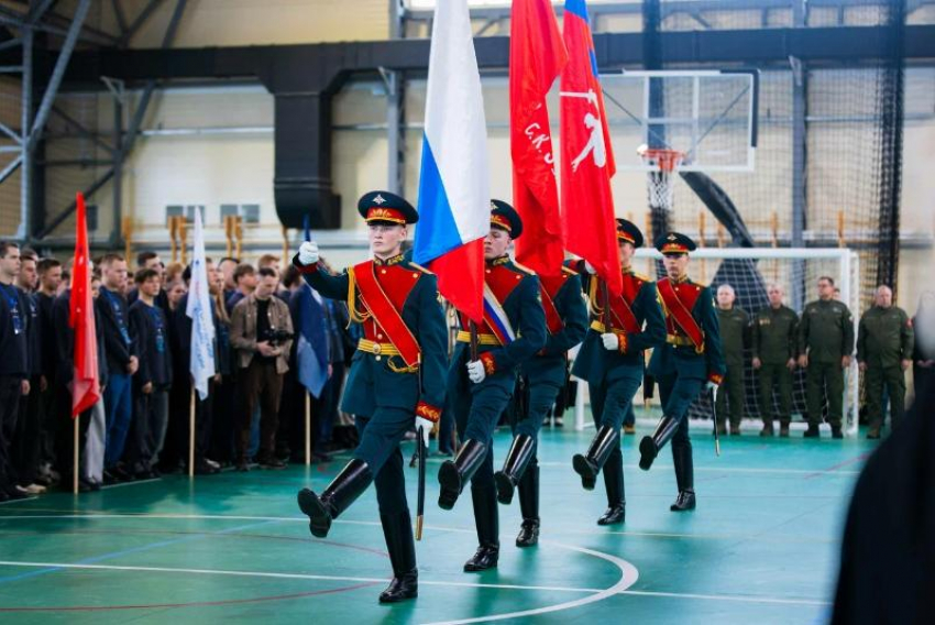 Под Волжским проходят первые военно-спортивные фиджитал-игры