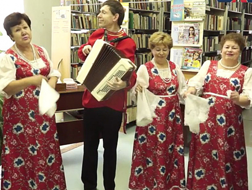 Волжанки в озорных частушках сравнили Путина с Лениным