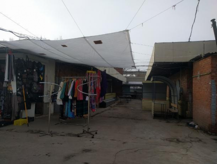 Уборка на миллион: на рынках в Волжском решили подмести снег с марта по май 