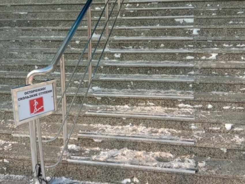 Снег не пройдет: в Волжском провели рейды по уборке снега и льда