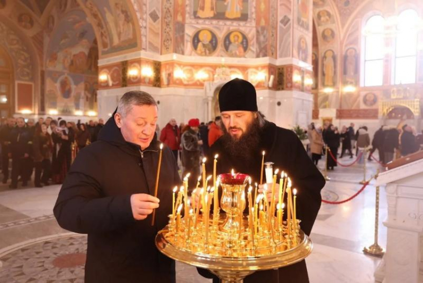 Обновление храмов и новый просветительский центр: губернатор Волгоградской области и митрополит Феодор обсудили масштабные инициативы в Рождество