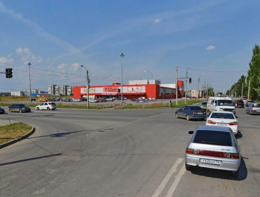 На опасном перекрестке в Волжском поменяли приоритеты дорог