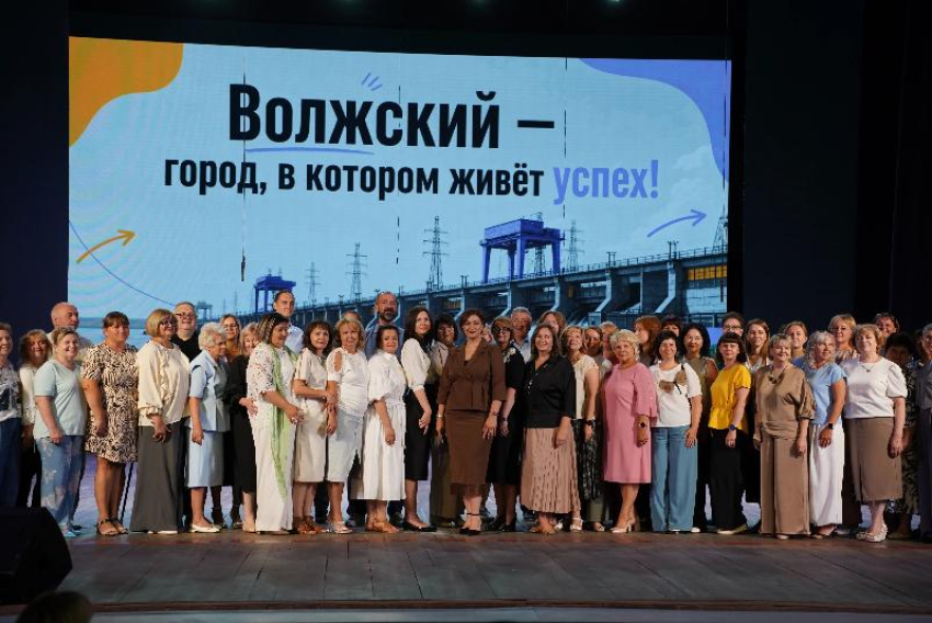 В Волжском обсудили главные задачи нового учебного года