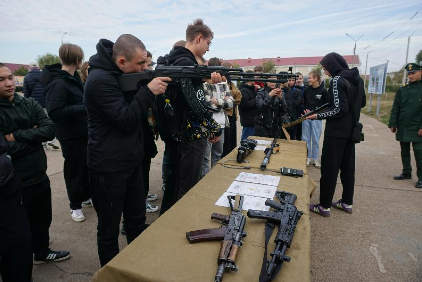 Для волжских школьников провели день призывника