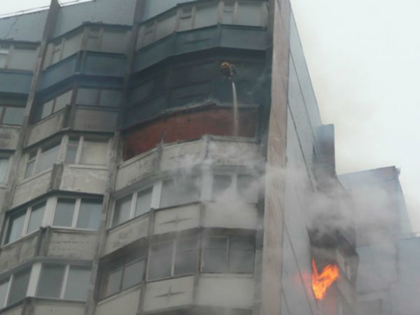 В Волгограде при пожаре эвакуировали более 20 человек