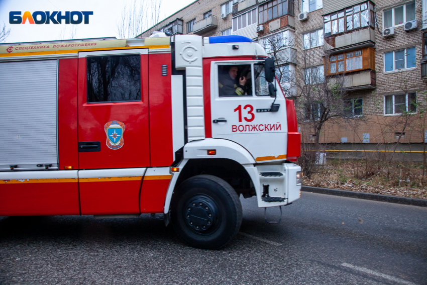 Более двух часов пожарные устраняли горение в СНТ Волжского