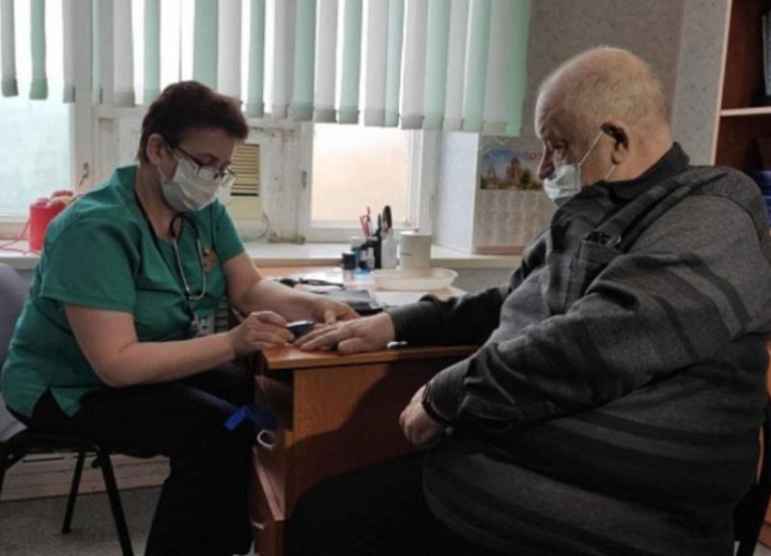Сто тысяч человек прошли вакцинацию от COVID-19 в Волгоградской области