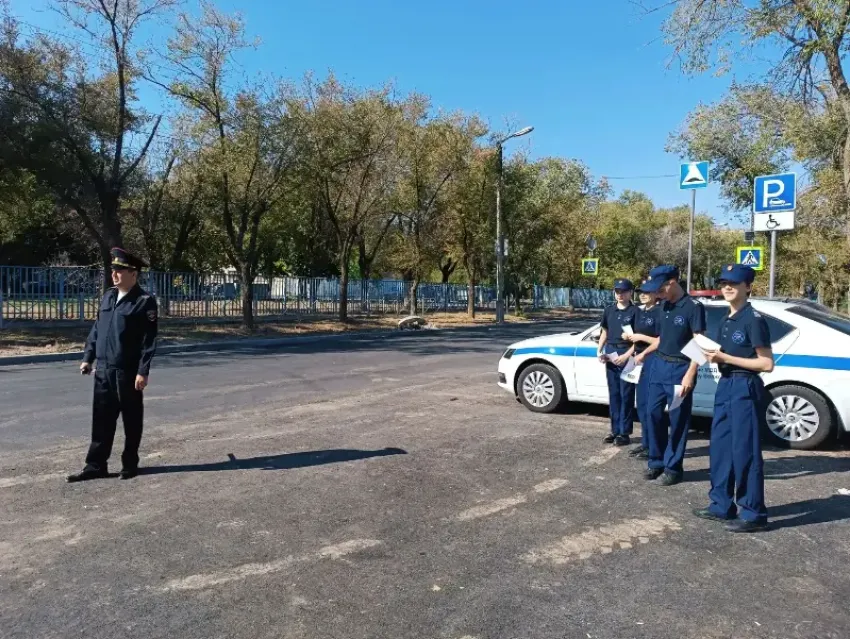 ЮИДовцы Волжского напомнили водителям о правилах дорожного движения